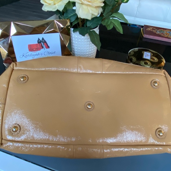 Authentic YSL Easy Bag Patent Leather - Picture 6 of 16